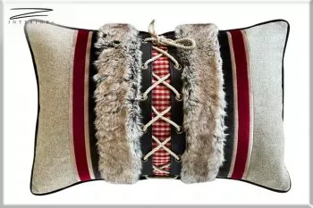 Chalet Kissen fine Kathy.Aufwendiges Kissen mit Schnürung in der Mitte. Vorne